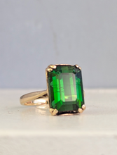 Load image into Gallery viewer, Vintage chrome Tourmaline in 9ct yellow gold.
