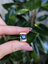 Load image into Gallery viewer, Vivid Natural blue Australian sapphire in vintage 9ct yellow gold
