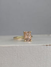 Load image into Gallery viewer, Vintage peach topaz in 9ct yellow gold ring
