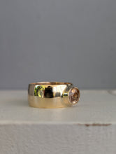 Load image into Gallery viewer, Sumptuous Harts Ranges zircon in wide vintage 9ct band
