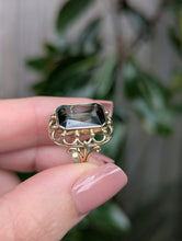Load image into Gallery viewer, Mid century green spinel in 8ct yellow gold
