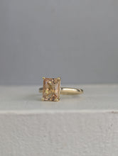 Load image into Gallery viewer, Vintage peach topaz in 9ct yellow gold ring
