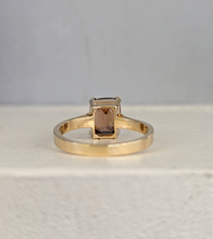 Load image into Gallery viewer, Chocolate cognac zircon in vintage 9ct yellow gold
