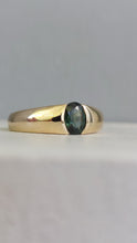 Load image into Gallery viewer, Forrest green vintage sapphire ring 9ct
