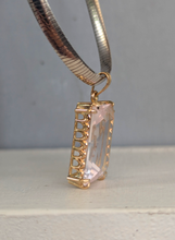 Load image into Gallery viewer, Vintage rose quartz gold pendant 9ct
