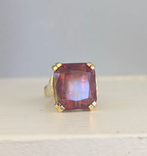 Load image into Gallery viewer, Mulberry Tourmaline in heavy vintage 9ct yellow gold
