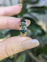 Load image into Gallery viewer, Incredible Vintage Australian Parti Sapphire ring 14ct yellow gold
