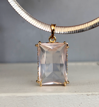 Load image into Gallery viewer, Vintage rose quartz gold pendant 9ct
