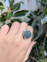 Load image into Gallery viewer, Vintage c1970s Australian parti sapphire flower cluster in silver.
