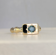 Load image into Gallery viewer, Teal sapphire bamboo signet 9ct yellow gold
