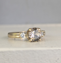 Load image into Gallery viewer, Vintage zircon trilogy in 9ct yellow gold
