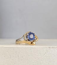 Load image into Gallery viewer, Sri Lankan sapphire in handmade 9ct yellow and white gold setting c1980s
