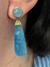 Load image into Gallery viewer, Opulent vintage hand carved Aquamarine drop earrings 10ct gold
