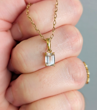 Load image into Gallery viewer, Vintage Harts Range zirocon pendant rectangular cut 9ct yellow gold
