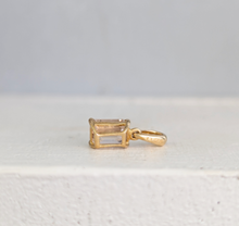 Load image into Gallery viewer, Vintage Harts Range zirocon pendant rectangular cut 9ct yellow gold
