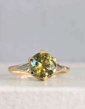 Load image into Gallery viewer, Elegant Art deco Australian parti sapphire ring in 15ct yellow gold c1930s
