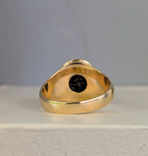Load image into Gallery viewer, Vintage glass scarab beetle signet 9ct yellow gold
