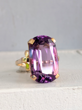 Load image into Gallery viewer, Vivid Amethyst ring c1967 UK 9ct yellow gold
