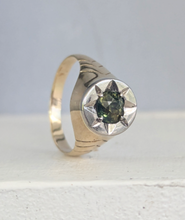 Load image into Gallery viewer, The Wattle Star ⭐ 9ct yellow white gold Parti sapphire star signet
