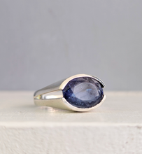 Load image into Gallery viewer, Vintage 1980s tanzanite silver ring
