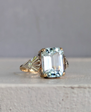 Load image into Gallery viewer, Seashell aquamarine in 9ct Art deco Australian made ring by Lustre
