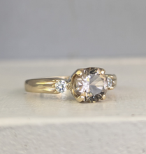 Load image into Gallery viewer, Vintage zircon trilogy in 9ct yellow gold
