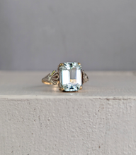 Load image into Gallery viewer, Seashell aquamarine in 9ct Art deco Australian made ring by Lustre

