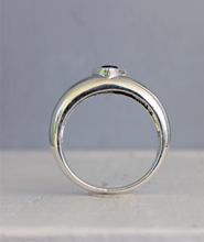 Load image into Gallery viewer, Bi-colour Australian sapphire in vintage sterling silver band
