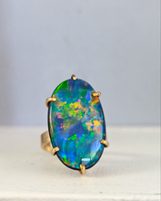 Load image into Gallery viewer, Impressive vintage opal triplet in 9ct
