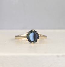 Load image into Gallery viewer, Vintage Parti sapphire solitaire ring in 9ct yellow gold
