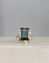Load image into Gallery viewer, Vintage Buttercup green spinel ring in sterling silver

