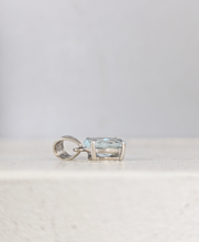 Load image into Gallery viewer, Ocean pool vintage aquamarine pendant 9ct white gold

