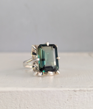 Load image into Gallery viewer, Vintage Buttercup green spinel ring in sterling silver
