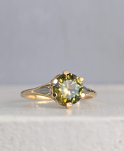 Load image into Gallery viewer, Elegant Art deco Australian parti sapphire ring in 15ct yellow gold c1930s
