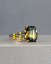 Load image into Gallery viewer, Huge 4.79ct Australian Parti sapphire in heavy 18ct yellow gold

