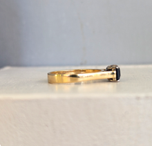 Load image into Gallery viewer, Blue sapphire vintage Australian toi et moi 18ct gold
