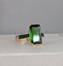 Load image into Gallery viewer, Tantalising vintage tourmaline ring in 14ct yellow gold
