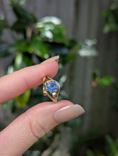 Load image into Gallery viewer, Sri Lankan sapphire in handmade 9ct yellow and white gold setting c1980s
