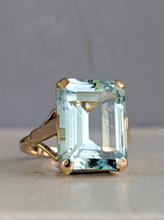 Load image into Gallery viewer, Vintage aquamarine cocktail ring c1960s in 9ct yellow gold.
