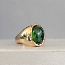 Load image into Gallery viewer, Underwater bi-colour tourmaline in 9ct rosey yellow gold
