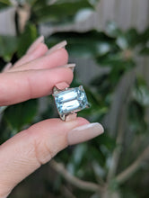 Load image into Gallery viewer, Pale blue 8ct aquamarine in chunky vintage silver

