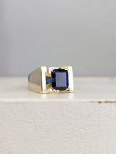 Load image into Gallery viewer, Vivid Natural blue Australian sapphire in vintage 9ct yellow gold
