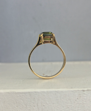 Load image into Gallery viewer, Huge 4.79ct Australian Parti sapphire in heavy 18ct yellow gold

