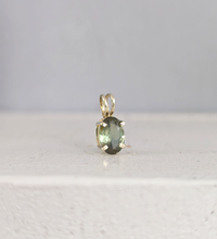 Load image into Gallery viewer, Grass green Australian sapphire 9ct pendant

