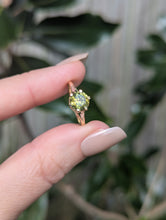 Load image into Gallery viewer, Elegant Art deco Australian parti sapphire ring in 15ct yellow gold c1930s
