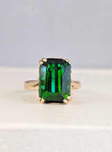 Load image into Gallery viewer, Vintage chrome Tourmaline in 9ct yellow gold.
