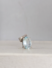 Load image into Gallery viewer, Ocean pool vintage aquamarine pendant 9ct white gold
