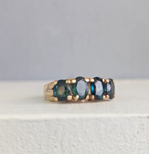 Load image into Gallery viewer, Incredible Vintage Australian Parti Sapphire ring 14ct yellow gold
