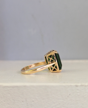 Load image into Gallery viewer, Vintage chrome Tourmaline in 9ct yellow gold.

