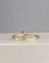 Load image into Gallery viewer, Delicate vintage morganite ring 9ct yellow gold

